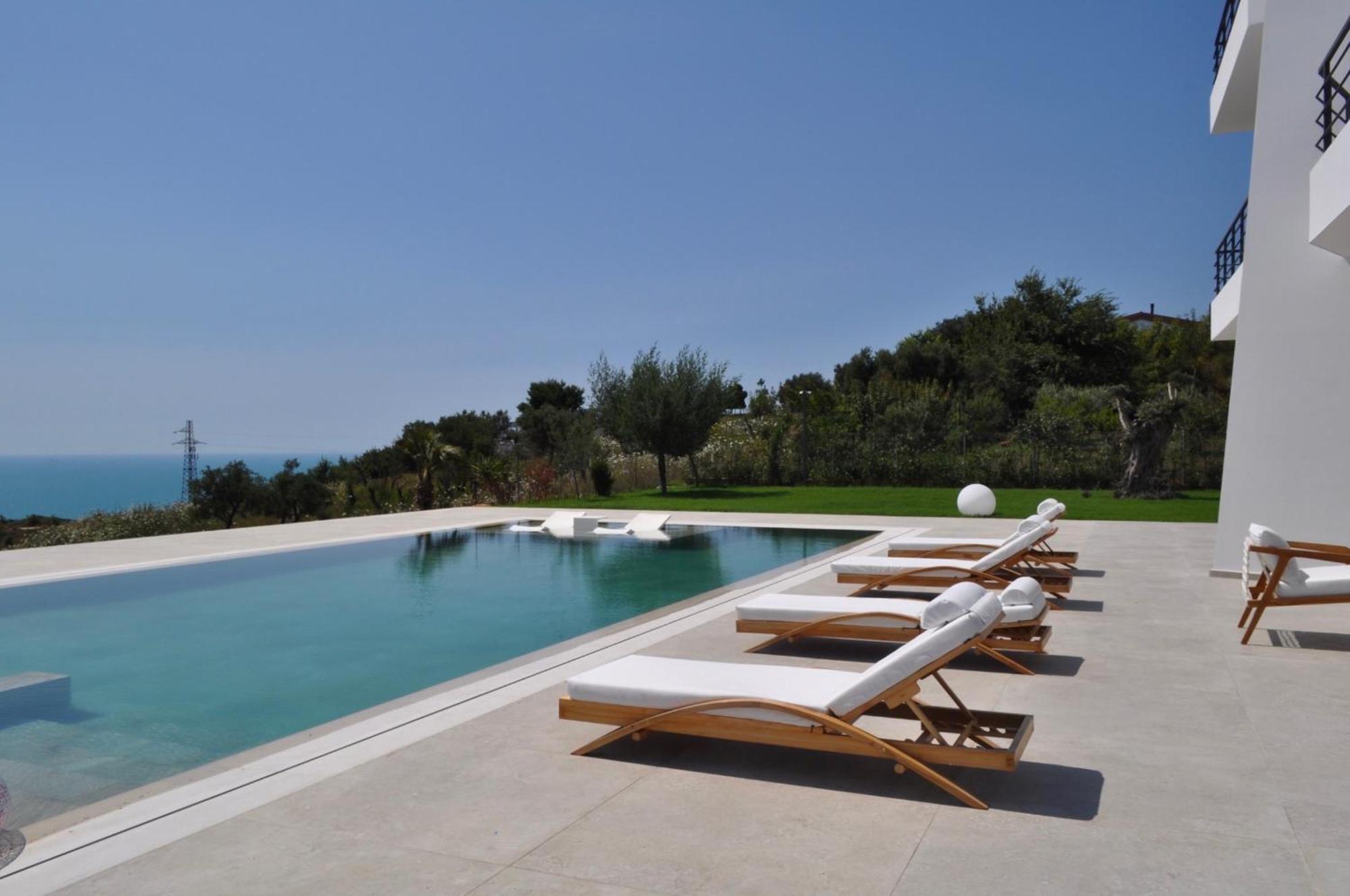 Villa Esmi Durres Kryemëdhej Екстериор снимка