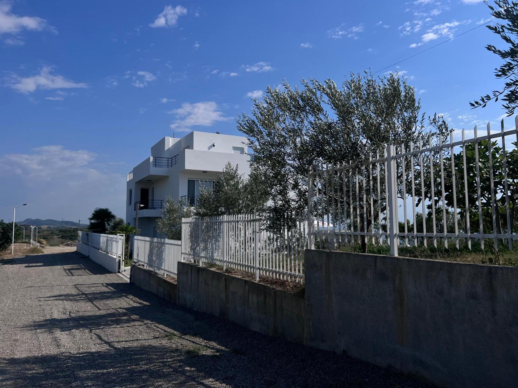 Villa Esmi Durres Kryemëdhej Екстериор снимка