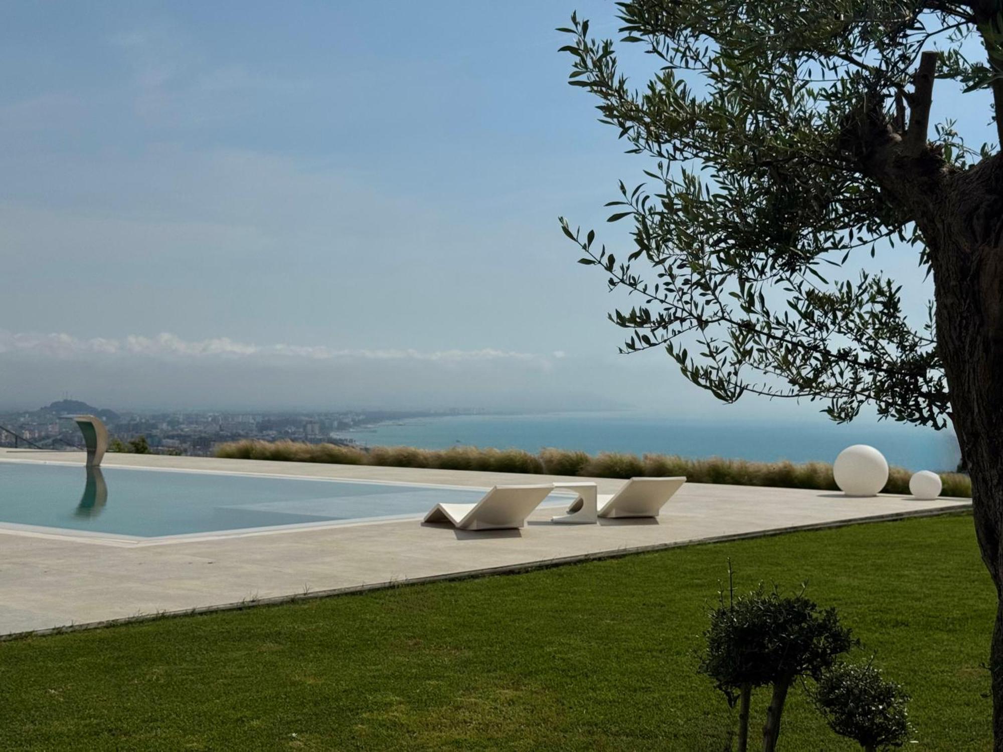 Villa Esmi Durres Kryemëdhej Екстериор снимка