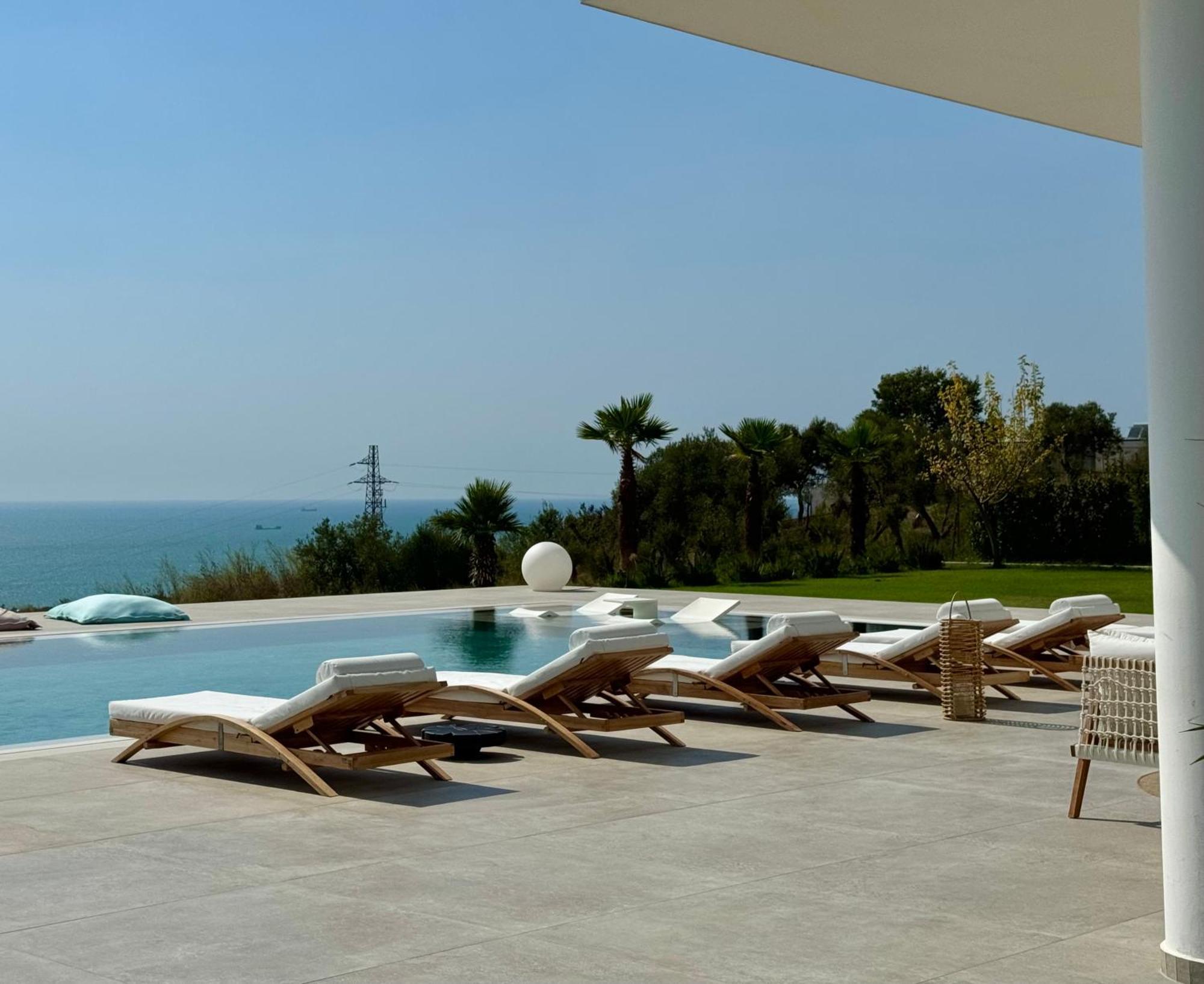 Villa Esmi Durres Kryemëdhej Екстериор снимка